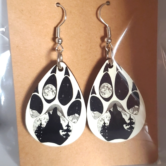 Lil Krafty Kreations Jewelry - 🌹 3/$25 Handmade Wolf Tear Drop Earrings